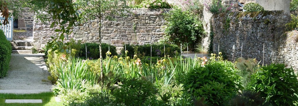 Jardin Ernest Renan, vue sur la Maison Ernest Renan, et le bâtie environnant.