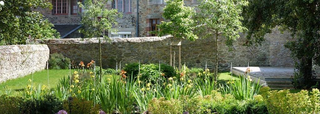 Jardin Ernest Renan, filtre d’Iris et parterre de vivaces